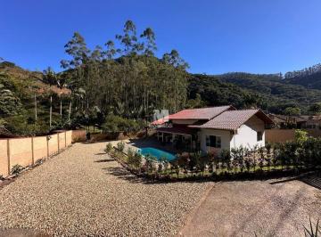 Rural · 1000m² · 3 Quartos · 2 Vagas · Chácara à Venda em Brusque com Piscina, Riacho, Árvores Frutíferas