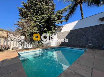 Casa · 250m² · 3 Quartos · 4 Vagas · Maravilhosa casa com piscina