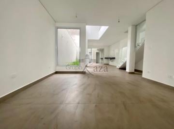 Casa · 130m² · 3 Quartos · 4 Vagas · Casa Sobrado - Bosque da Saúde - 3 Suítes - 130m².