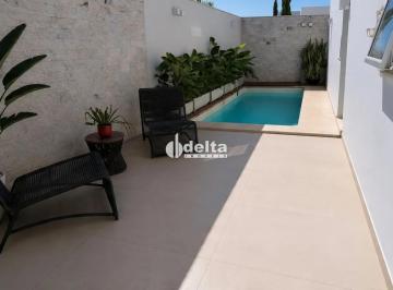 Casa · 360m² · 3 Quartos · 3 Vagas · Casa em condomínio com 3 quartos sendo suíte disponível para locação no bairro Laranjeiras em Uberl