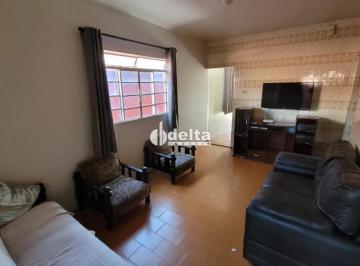 Casa · 243m² · 5 Quartos · 3 Vagas · Casa com 5 quartos disponível para venda no bairro Brasil em Uberlândia-MG