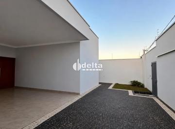 Casa · 250m² · 3 Quartos · 2 Vagas · Casa com 3 quartos sendo 1 suíte disponível para venda no bairro Jardim Europa em Uberlândia-MG
