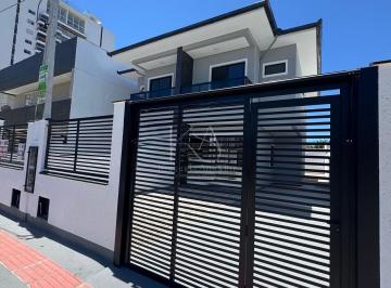 Casa · 100m² · 3 Quartos · 2 Vagas · Sobrado à venda no bairro Pagani - Palhoça/SC