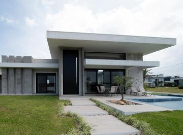 Casa · 280m² · 4 Quartos · 4 Vagas · Casa em Condomínio em Atlântida Sul - Novo - Pronto para Morar - Condomínio Náutico Lagoa do Passo