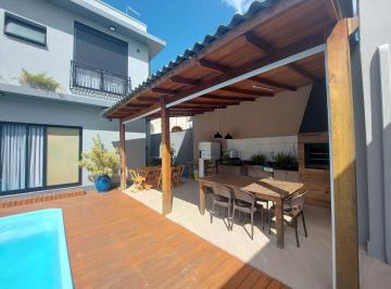 Casa · 240m² · 3 Quartos · 3 Vagas · Excelente oportunidade de investimento!