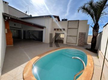 lclmru2ytywzdg3zgm3mwi3_md · Casa Ampla, com piscina, garagem para 04 carros Suite com closet e Banheira
