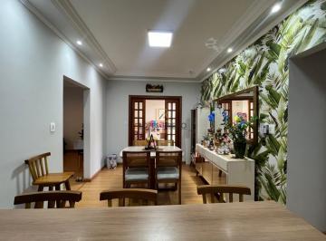 Casa de 2 quartos, Botucatu · Casa para venda em Jardim Itália de 200.00m² com 2 Quartos, 1 Suite e 2 Garagens