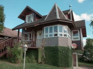 Casa · 144m² · 2 Vagas · CASA MOBILIADA À VENDA COM PÁTIO PRIVATIVO