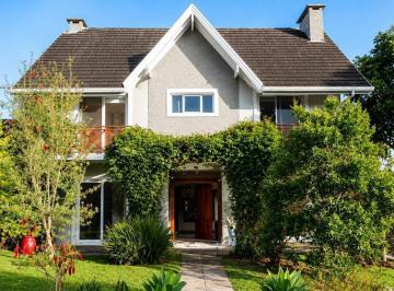 Casa · 260m² · 2 Vagas · CASA À VENDA EM CONDOMÍNIO AV. BORGES DE MEDEIROS