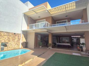 Casa de 3 quartos, Rio de Janeiro · Casa de Alto Padrão com 238 m² - 3 suítes à venda em Campo Grande