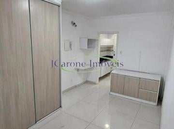 Foto 01 · Kitnet / Stúdio reformado em excelente localização a 1 quadra da Praia em Santos / SP