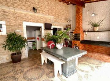 3ee6631393af600362ca8e5bef0ebde0ed965c11 · Casa com 03 quartos, 04 vagas Bairro Paquetá