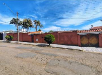 Casa · 401m² · 3 Quartos · 10 Vagas · Casa com quintal de chácara (840 mt2) em excelente localização urbana