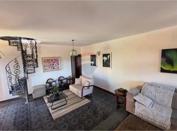 Casa · 426m² · 3 Quartos · 2 Vagas · Oportunidade Sobrado comercial e residencial no Centro de Itatiba, SP!