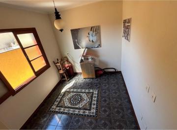 Casa · 426m² · 3 Quartos · 2 Vagas · Oportunidade Sobrado comercial e residencial no Centro de Itatiba, SP!