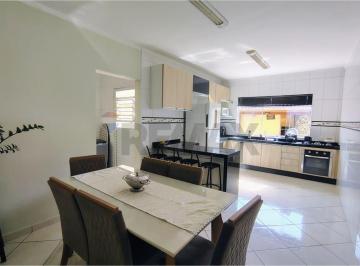 Casa · 122m² · 3 Quartos · 2 Vagas · Oportunidade no Santo Antônio: Valor Justo e Localização Privilegiada