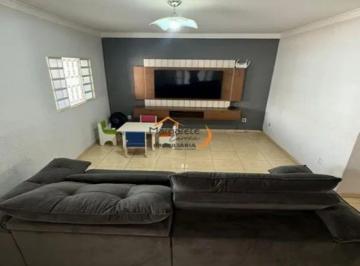 Casa de 3 quartos, Brasília · 3 QUARTOS, SENDO 1 SUÍTE/SALA DE JANTAR/VARANDA/ÁREA GOUMERT COM CHURRASQUEIRA