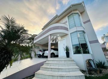 Casa · 261m² · 4 Quartos · 4 Vagas · Casa de 4 quartos sendo uma suíte em Pedra Branca