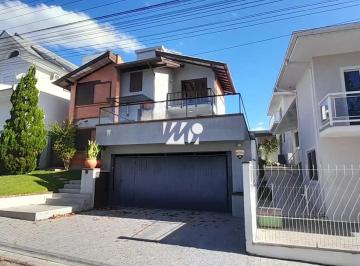 Casa · 202m² · 3 Quartos · 2 Vagas · Casa 3 Quartos, sendo 2 Suítes e com Piscina - Pedra Branca