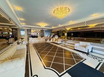 Apartamento · 179m² · 3 Quartos · 2 Vagas · Apartamento com Piscina e 3 Quartos e Suíte no Centro