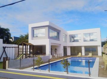Casa de 4 quartos, Lauro de Freitas · Excelente Casa 3 Suítes em Condomínio para Aluguel!