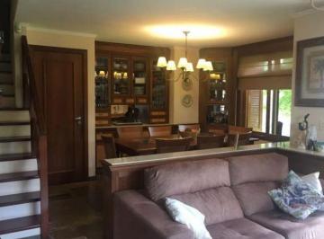 Casa de 3 quartos, Guararema · Sobrado á venda em Guararema bem localizado