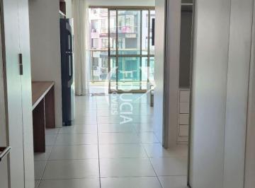 Apartamento de 1 quarto, Niterói · Apartamento de 1 quarto mobiliado, andar alto, varanda fechada, vista lateral para o mar e 1 vaga.