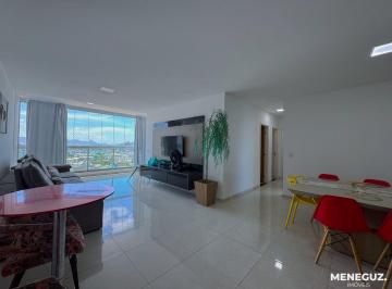 img_8846-17619357289302.jpg · Apartamento mobiliado de 3 quartos na Avenida Praiana — andar alto, vista para as montanhas e vista