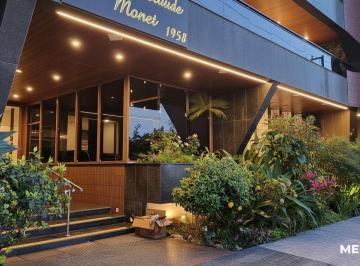 fachada_do_maison_claude_monet_1958_noite_com_il-17622011636227.png · Apartamento ALTO PADRÃO 150m² frente mar Guarapari. 3 quartos, suite, portaria 24h. Maison Claude Mo
