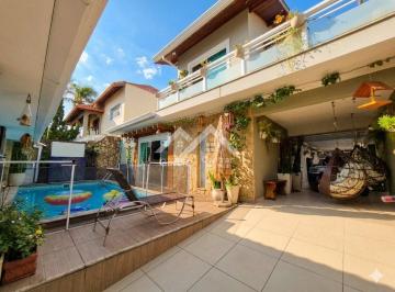Casa · 220m² · 5 Quartos · 2 Vagas · Sobrado com piscina pertinho da praia em Peruíbe