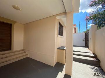 Casa de 3 quartos, Botucatu · Casa para venda em Centro de 136.00m² com 3 Quartos, 1 Suite e 3 Garagens