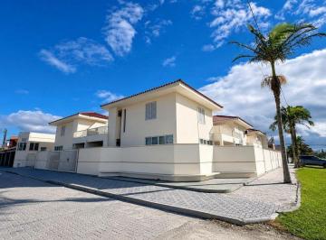 Casa · 108m² · 3 Quartos · 1 Vaga · Sobrado semimobiliado em Condomínio fechado a 130 Metros da Praia em Itapoá/SC