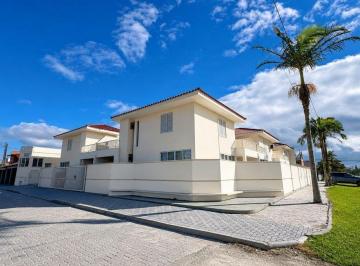 Casa · 108m² · 3 Quartos · 1 Vaga · Sobrado semimobiliado em Condomínio fechado a 130 Metros da Praia em Itapoá/SC