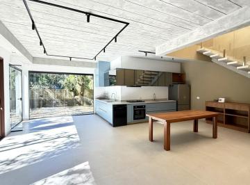 Casa · 210m² · 4 Quartos · 4 Vagas · Casa Nova de Alto Padrão para Locação Anual em Condomínio Reservado