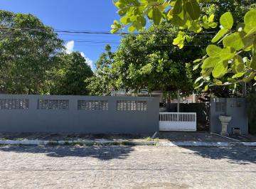 Casa · 220m² · 3 Quartos · 2 Vagas · Casa de Condomínio pé na areia, com 3 suítes, na Praia do Francês.
