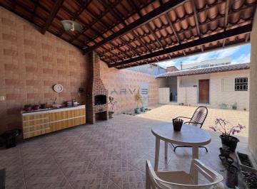Casa · 280m² · 4 Quartos · 2 Vagas · Vendo casa com 3 quartos e amplo quintal - R$ 750.000,00
