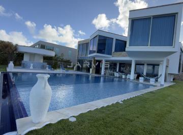 Casa · 550m² · 4 Quartos · 3 Vagas · Vendo casa de alto padrão, Porteira Fechada - 3 suítes vista mar R$ 5.000.000,00