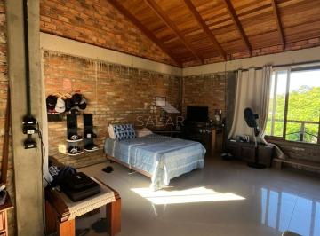 Casa · 449m² · 3 Quartos · 2 Vagas · Casa ampla com 3 dormitórios, pátio e espaço gourmet – excelente localização