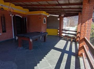 Casa de 3 quartos, Cotia · casa térrea, 3 dormitórios com 2 suítes, 2 vagas de garagens.