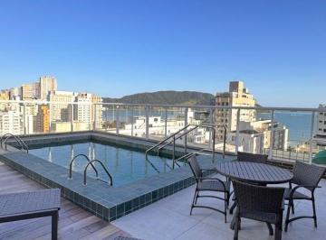 Apartamento de 2 quartos, Santos · Excelente apto seminovo, com 2 suítes, a 1/2 quadra da praia !