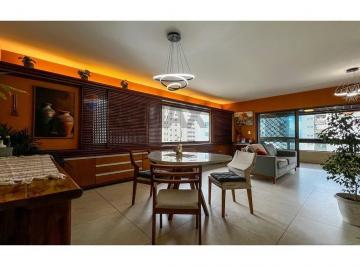 Apartamento · 184m² · 4 Quartos · Apartamento reformado à venda com 4 quartos de 187 metros na Rua Setubál em Boa viagem, Recife.
