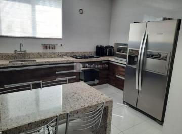 Casa · 340m² · 3 Quartos · 4 Vagas · Sobrado de Alto Padrão com SPA e Vista para a Serra no Centro de Tremembé
