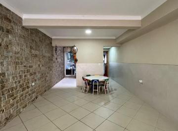 6536651d-ee9b-41da-98ad-662ffe43b971 · Versátil sobrado para venda em Jardim Regina com 3 quartos, sendo 3 suítes, 183m²