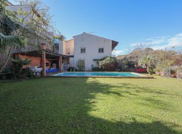 Casa en Venda de 6 quartos Pedra Redonda · 06 Dormitórios / Piscina/ Vista pro Guaiba/ 300m da AABB