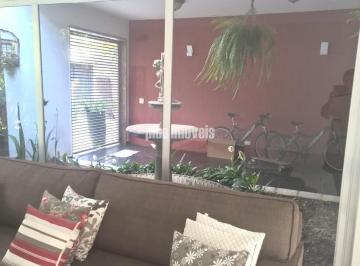 Casa · 600m² · 4 Quartos · 6 Vagas · Alto da Lapa! Casa reformada, com piscina e aquecimento solar!