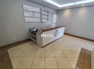 Comercial · 230m² · 6 Quartos · Casa comercial disponível para locação no bairro Centro em Uberlândia-MG