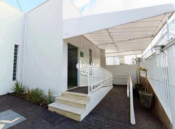 Comercial · 200m² · 2 Quartos · 2 Vagas · Casa comercial disponível para locação no bairro Martins em Uberlândia-MG