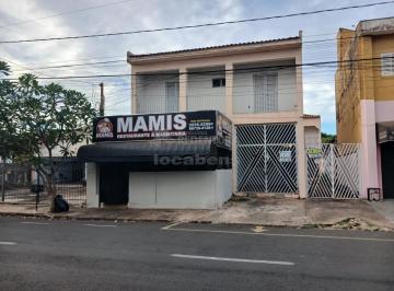 Casa · 201m² · 3 Quartos · 4 Vagas · Sobrado excelente, de fundos com entrada para garagem - 233,40 m² de construção