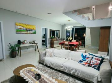 Casa · 210m² · Condomínio Residencial Belvedere I em Cuiabá - Sobrado 210m² com 3 Suítes (1 suíte c/ closet) e Pisc