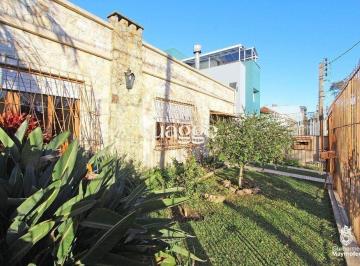 Casa · 200m² · 3 Quartos · 5 Vagas · Casa no bairro Cavalhada de 3 dormitórios e amplo pátio